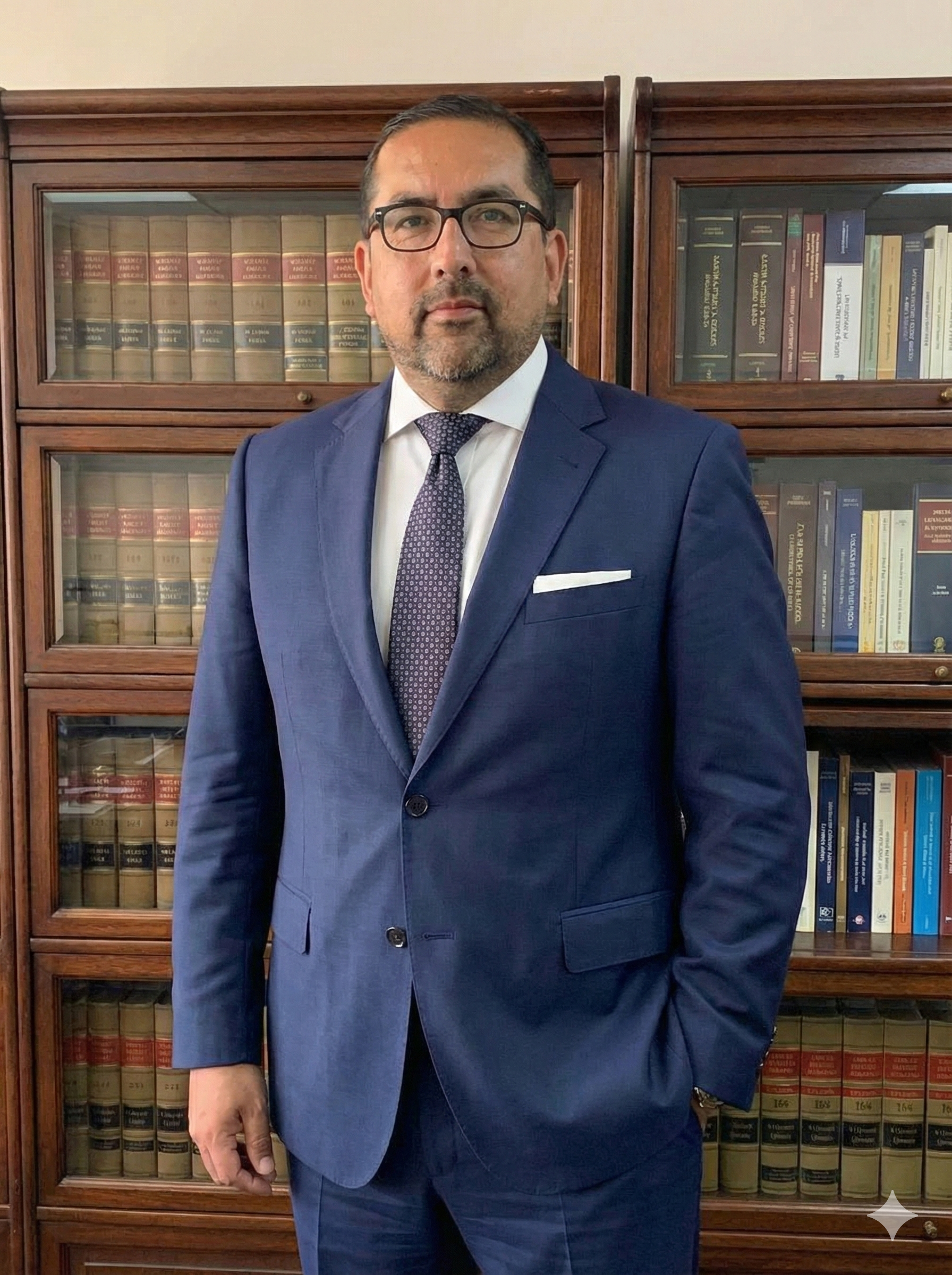 Abogado Juan Carlos y equipo de apoyo en JCY Abogados & Cia.