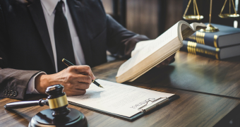 Defensa de deudores frente a embargos y juicios en Chile